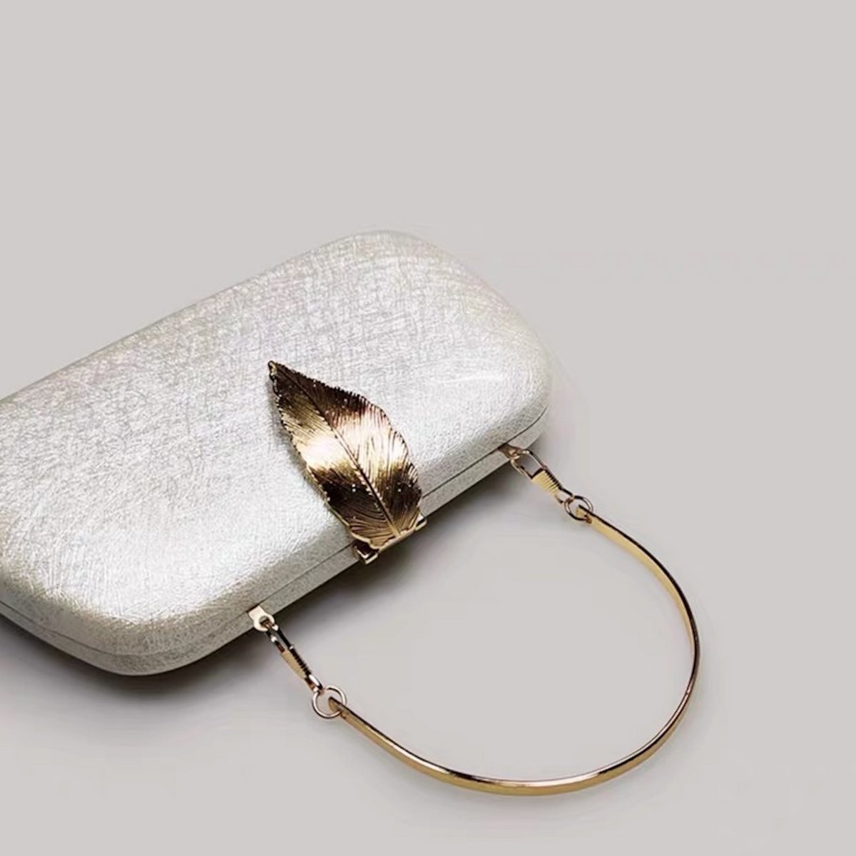 Hochzeits-Clutch mit Blattgold-Schnalle und Textur im Vintage-Stil