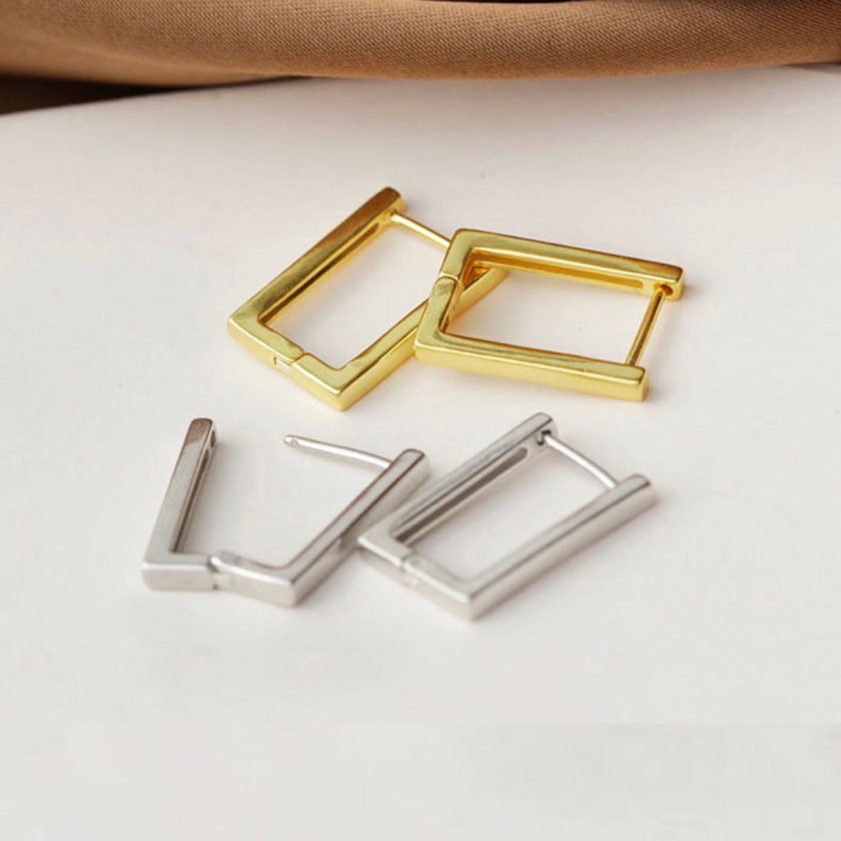 HoopSquare Minimalistische quadratische Creolen
