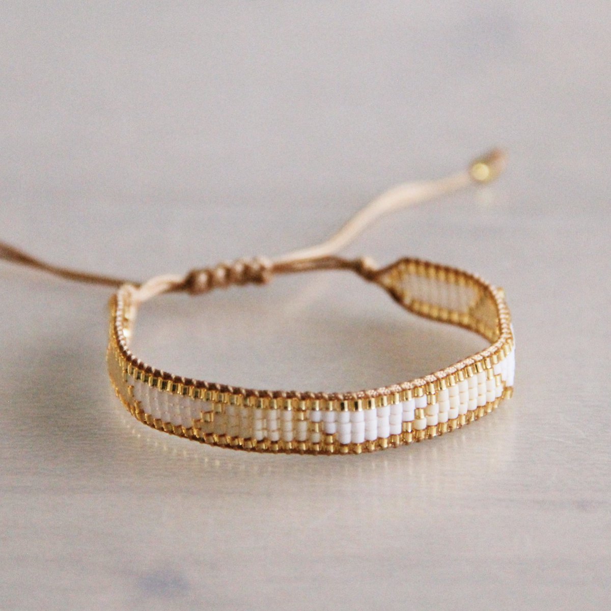 SS101: Flechtarmband weiß/champagner/gold