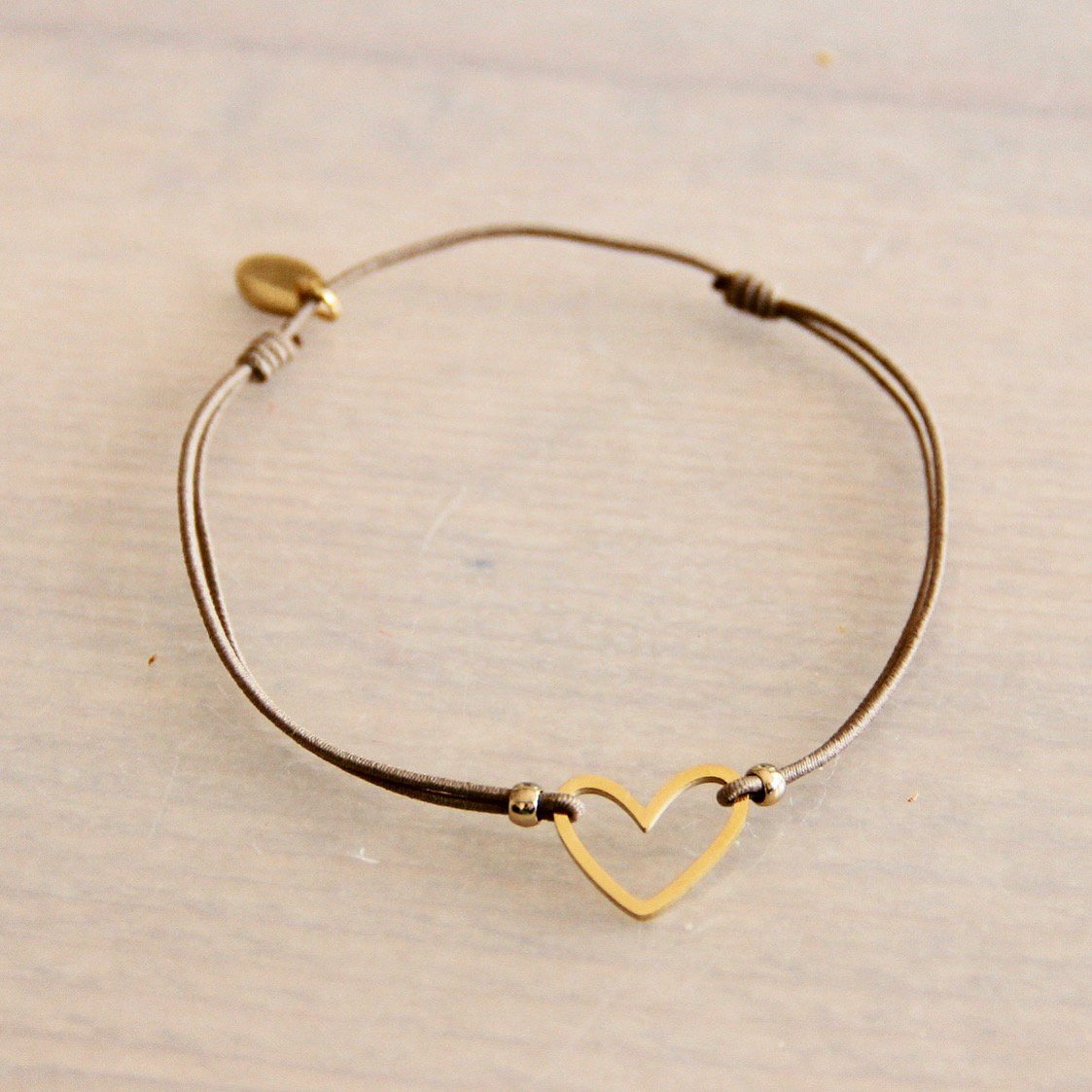 FW134: Elastisches Armband mit offenem Herz - taupe/gold