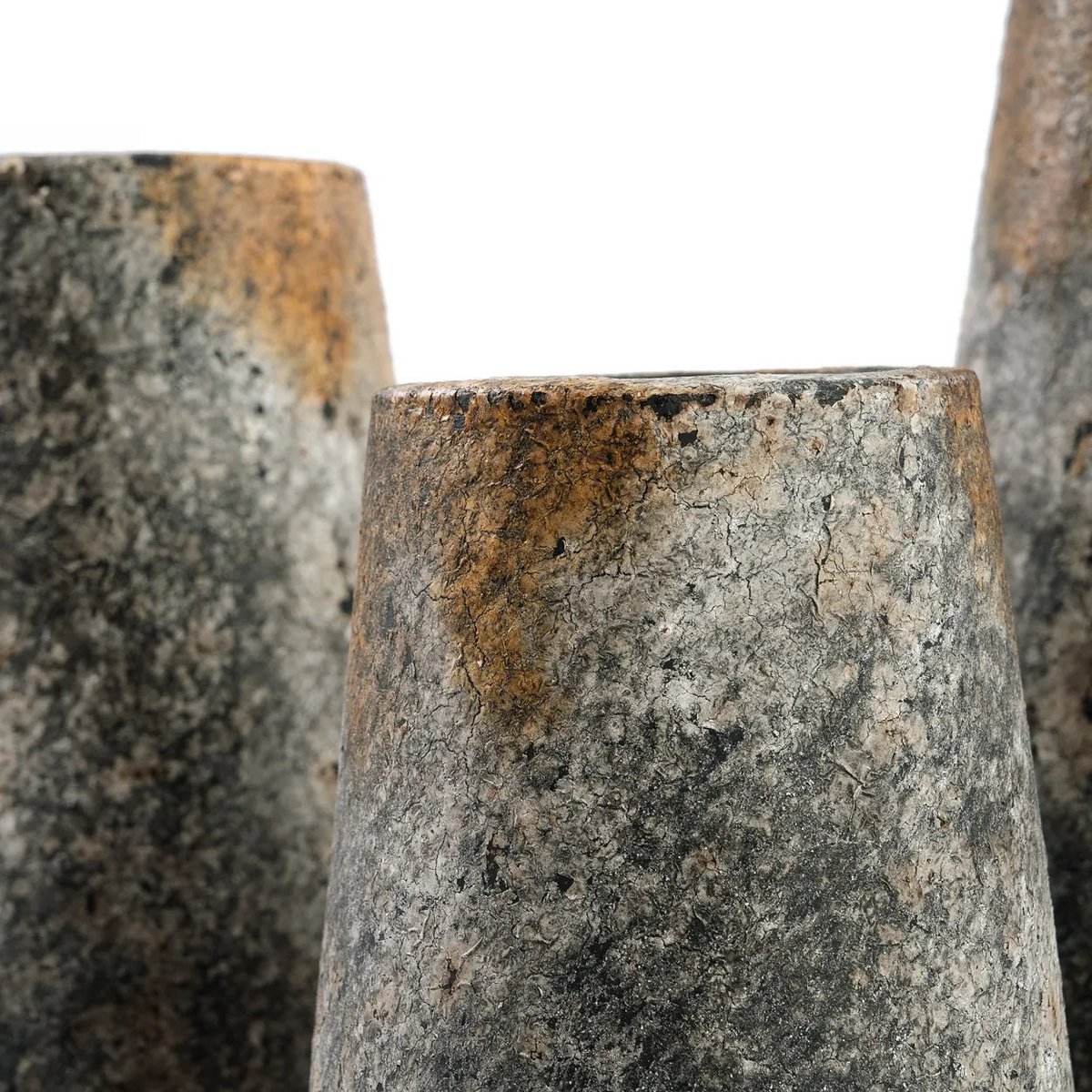 Die gruselige Vase – Antikgrau – L