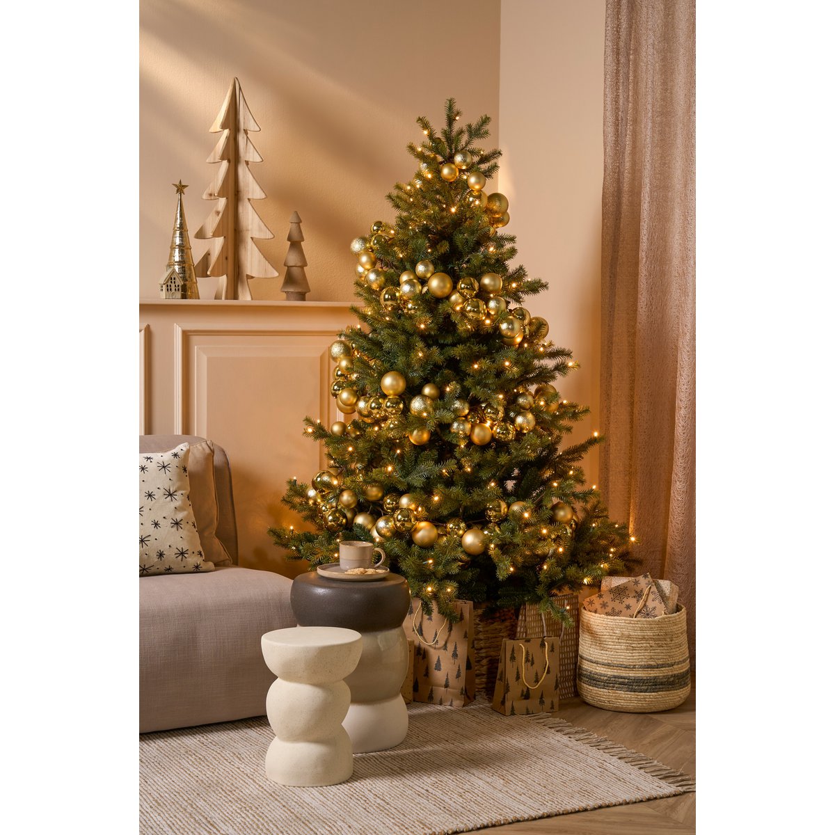 Clive Künstlicher Weihnachtsbaum mit LED-Beleuchtung – H185 x Ø130 cm – Grün