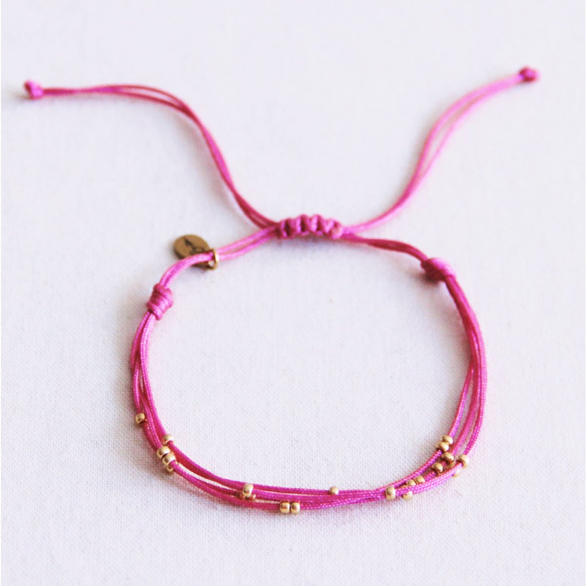 Vierfach -Satinarmband mit Perlen - Fuchsia Damen Mode Accessoire Schmuck Edelstahl