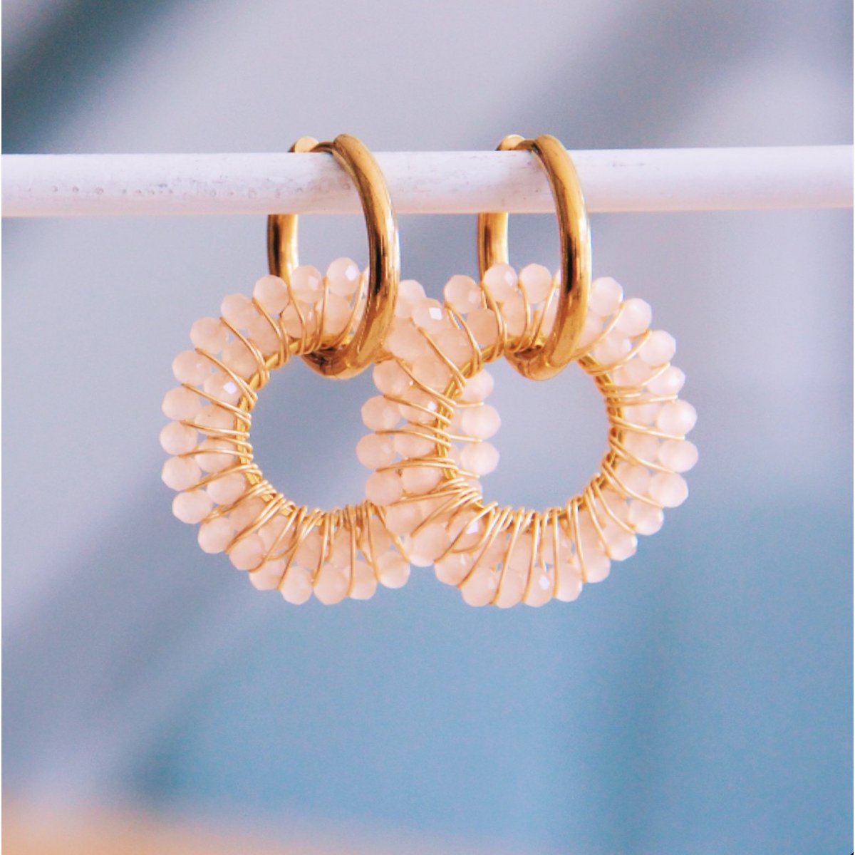 Ohrring mit runden Facettenanhänger - hellrosa Damen Mode Accessoire Schmuck Edelstahl