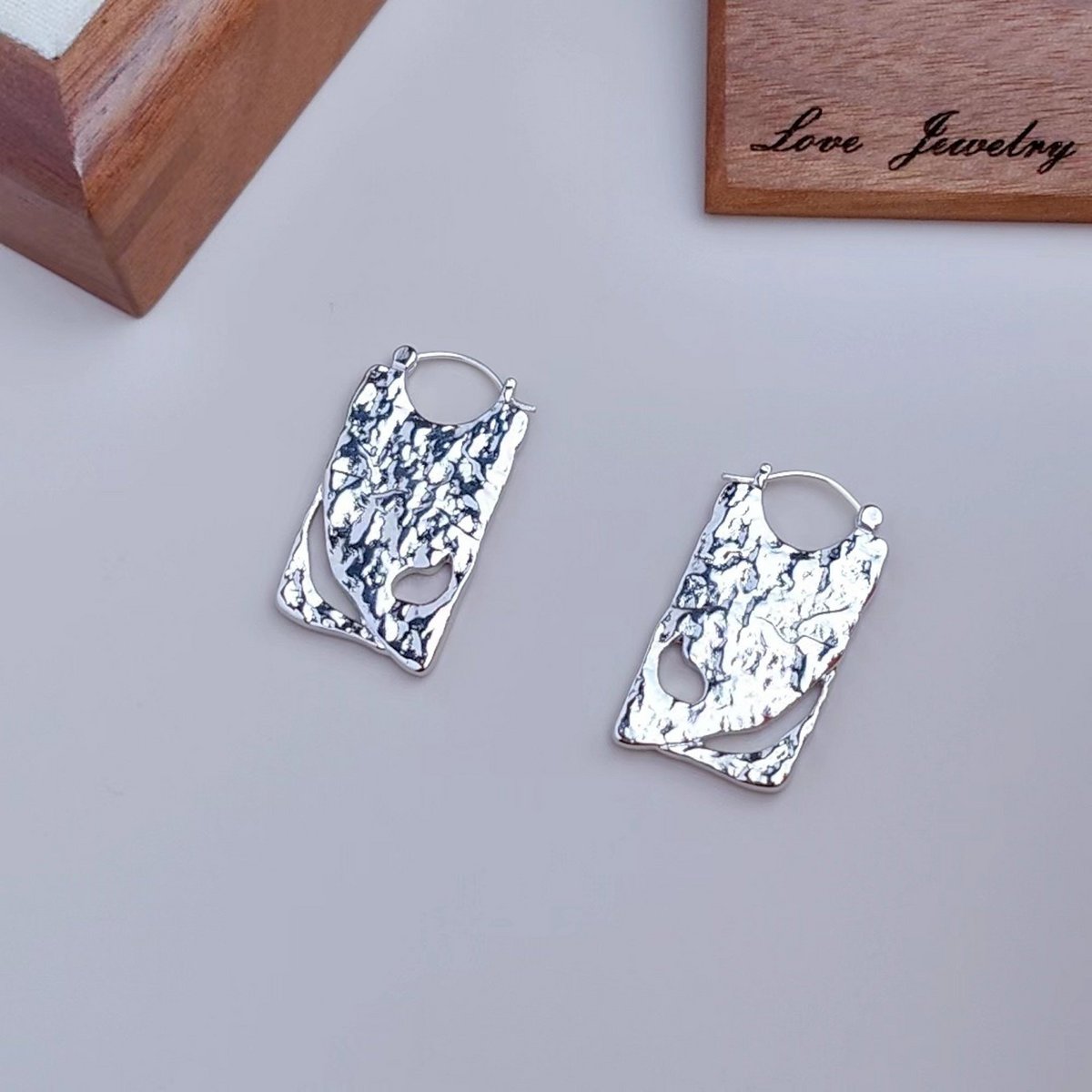 Einzigartiges Design Golden Board Drop Ohrringe – Gold und Silber