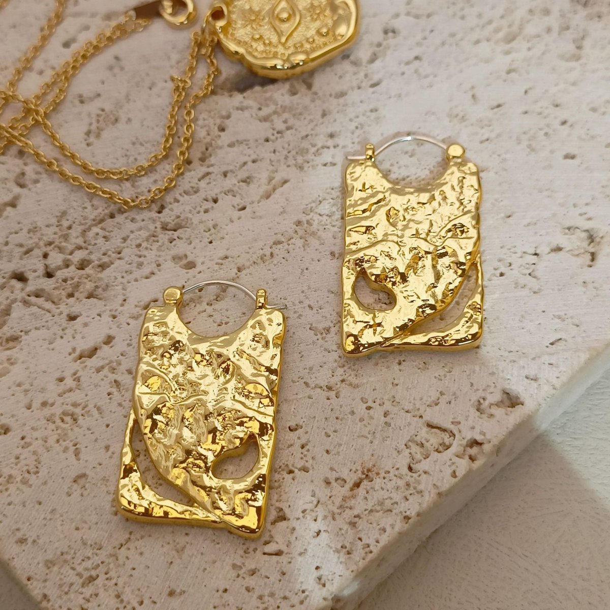 Einzigartiges Design Golden Board Drop Ohrringe – Gold und Silber
