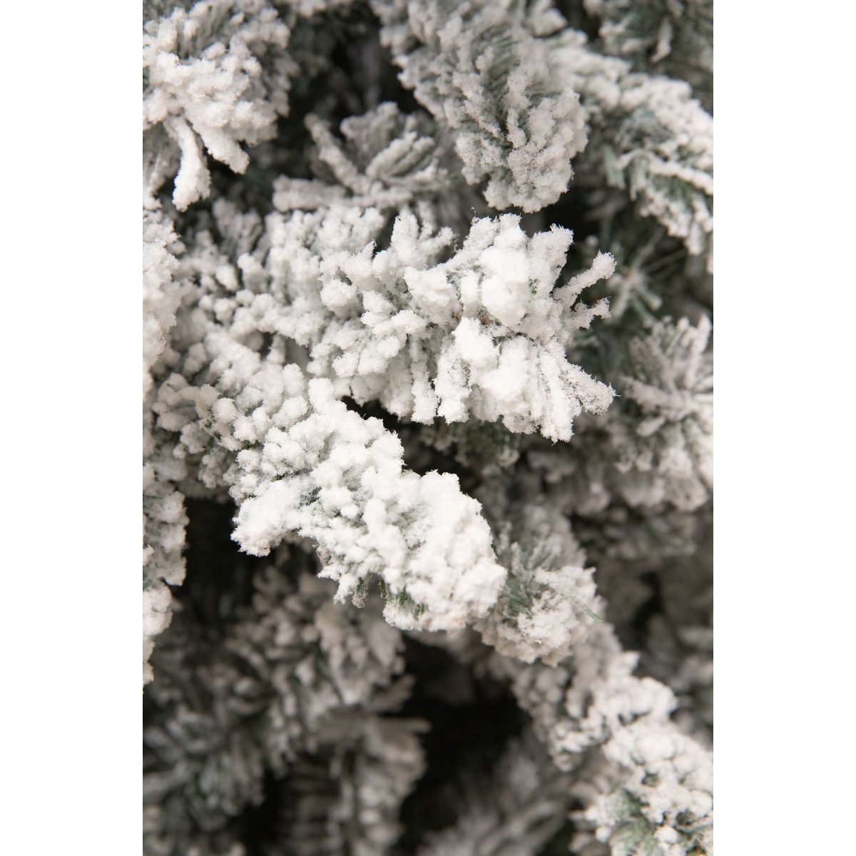 Black Box Trees Snowdon Künstlicher Weihnachtsbaum – H185 x Ø117 cm – Grün gefrostet