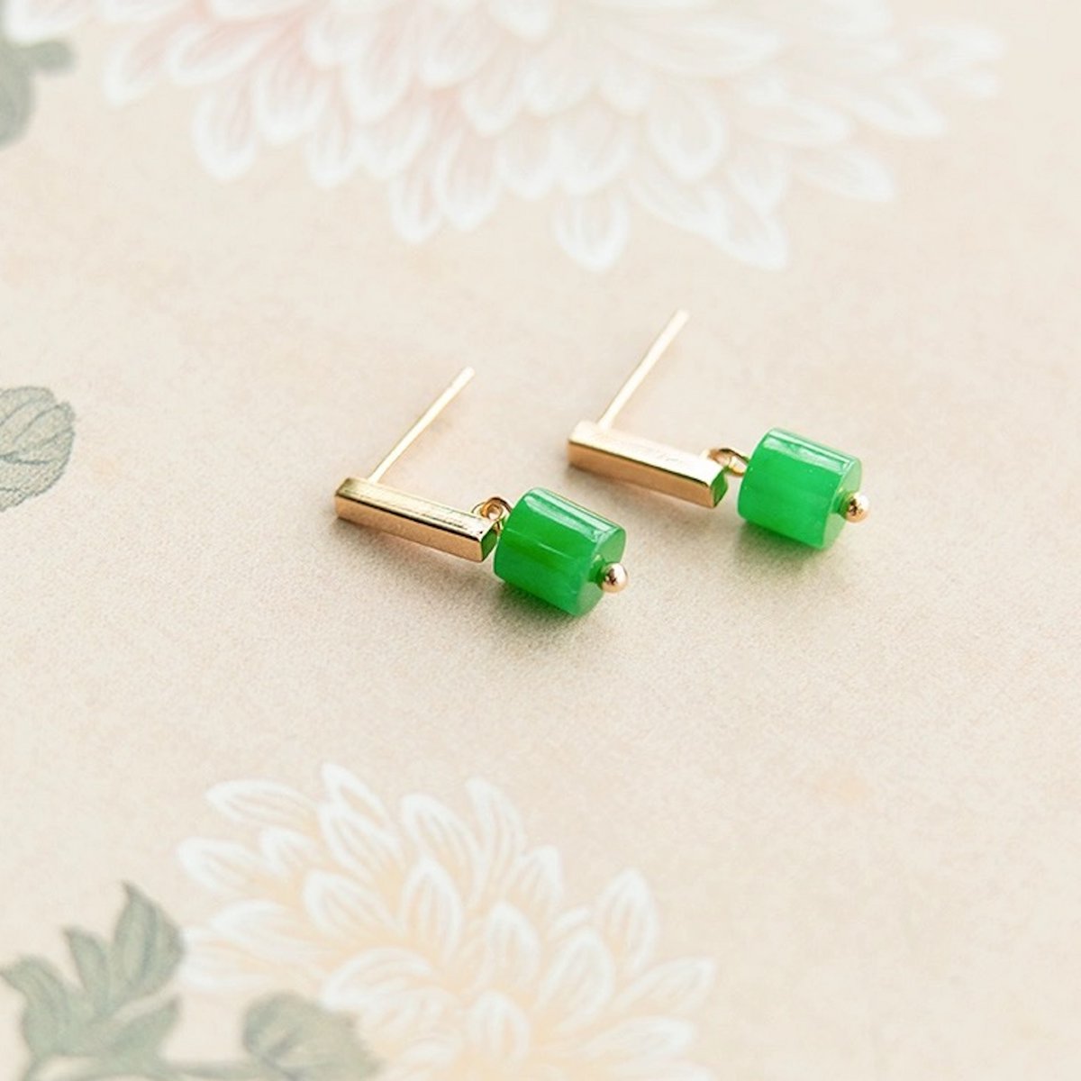 Minimalismus Kleine Jade Bar Ohrringe – 18K Gold gefüllt