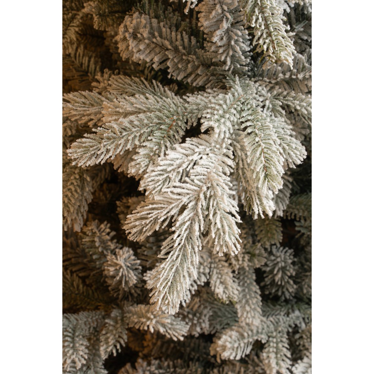 Grimshaw Künstlicher Weihnachtsbaum – H185 x Ø132 cm – Grün gefrostet