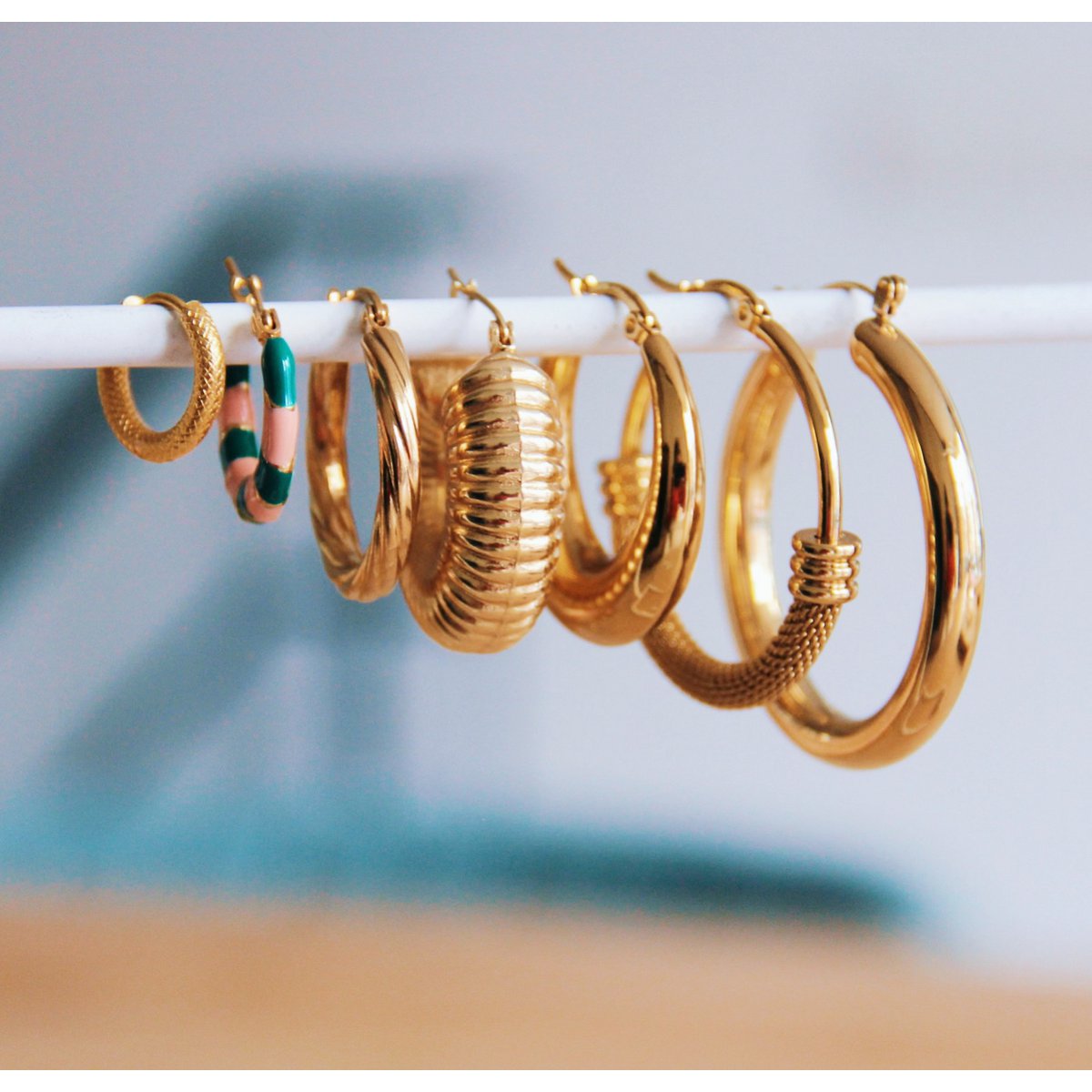 Stainless steel heart-shaped hoop earrings striped - gold