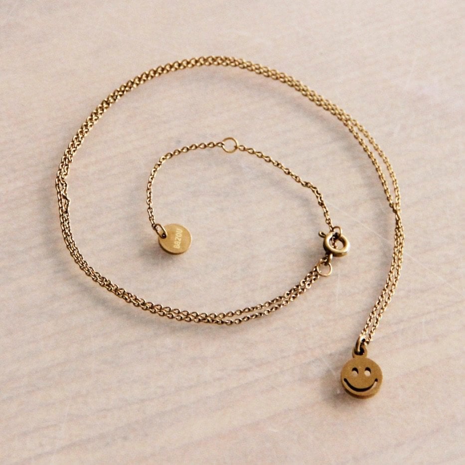 Feine Edelstahlkette mit Smiley – Gold