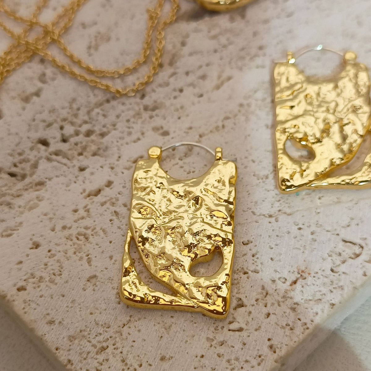Einzigartiges Design Golden Board Drop Ohrringe – Gold und Silber
