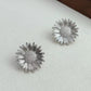 Moderne Vintage Sunflower Love Ohrstecker – Gold und Silber