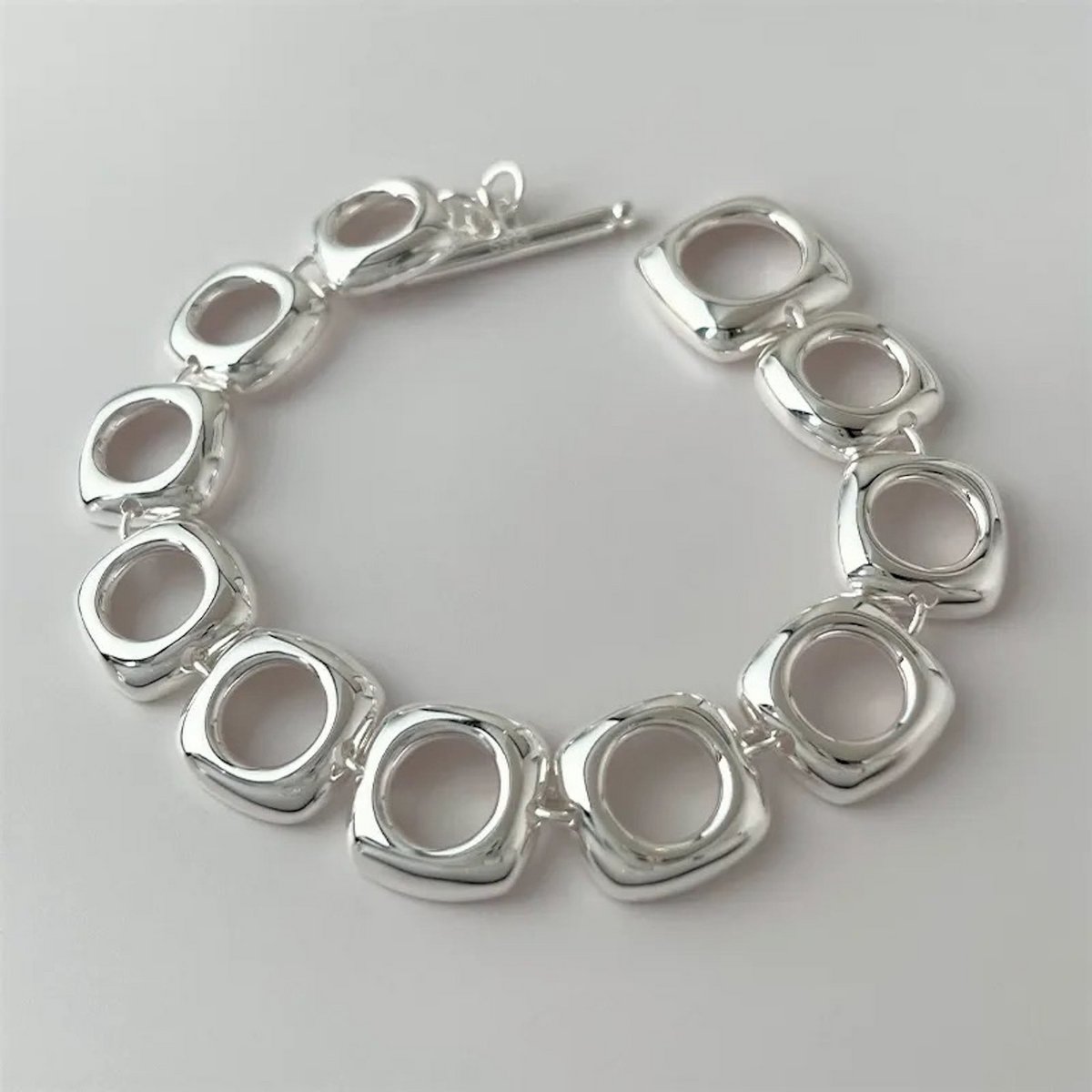 Klobiges Gliederarmband aus Sterlingsilber mit quadratischem Rahmen und OT-Schnalle