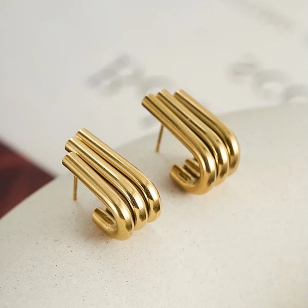 Einzigartiges Design, minimalistische U-förmige Gold-Ohrstecker