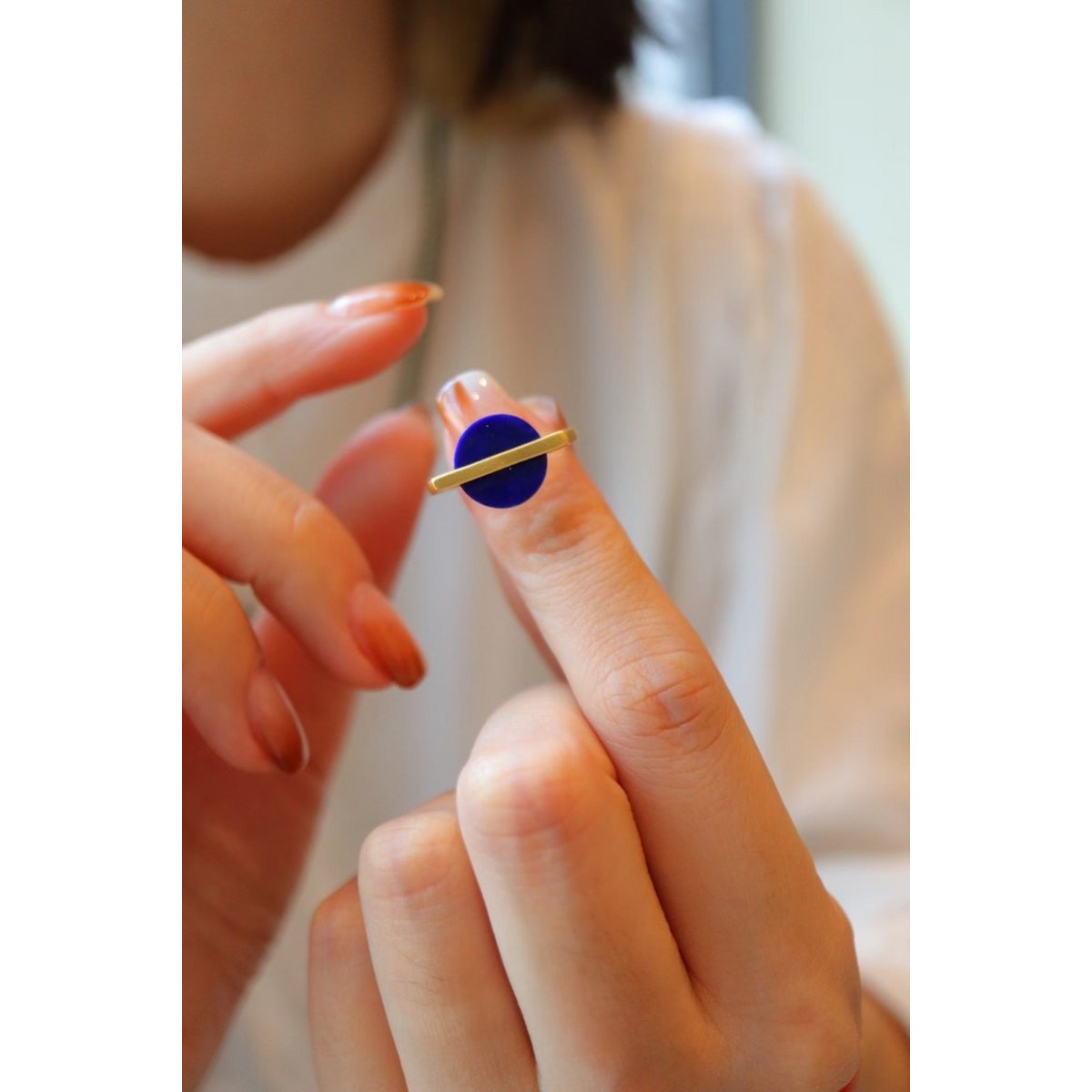 Minimalistischer Ring mit runden Edelsteinen aus Gold-Vermeil – verstellbar – Lapislazuli