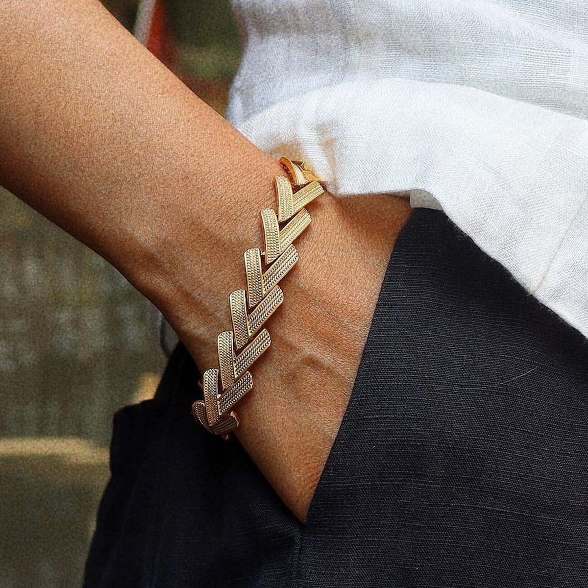 Halskette und Armband mit V-Kette im auffälligen Vintage-Stil