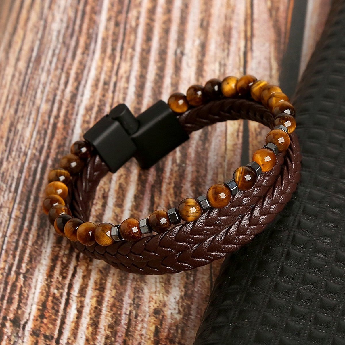 Geflochtenes Lederarmband mit echten Steinen