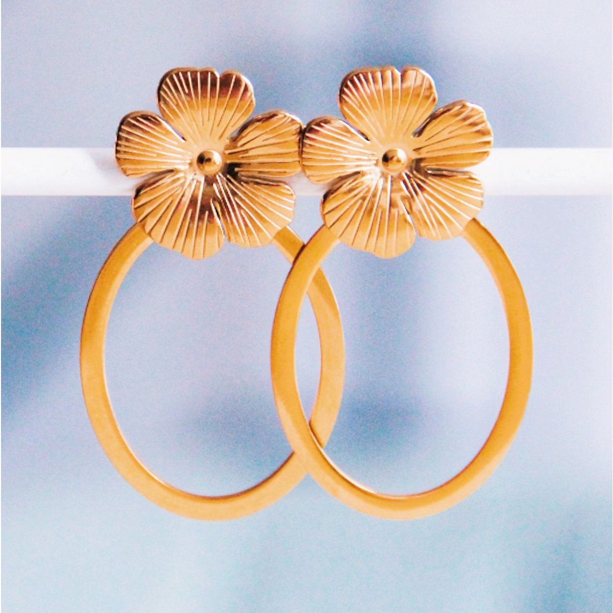 Ovale Statement -Ohrringe mit Blume gold Damen Mode Accessoire Schmuck Edelstahl