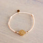 Elastisches Armband mit Smiley – Pfirsich/Gold