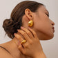 Minimalistische ovale Eierschalen-Ohrstecker – Gold und Silber