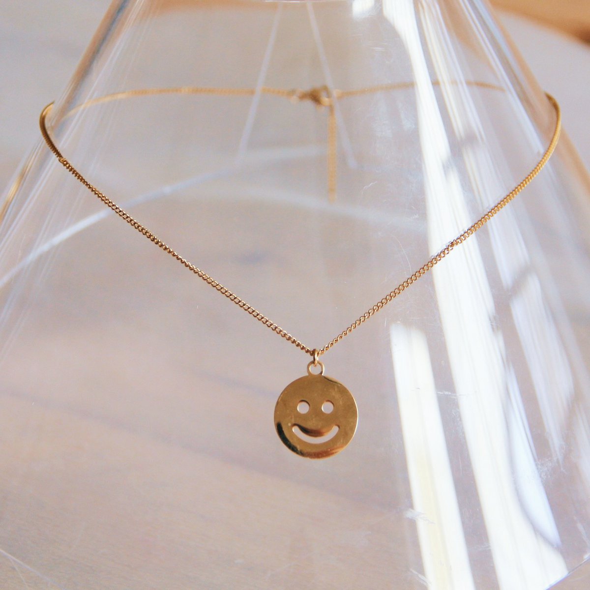 Feine Gliederkette aus Edelstahl mit XL-Smiley – Gold