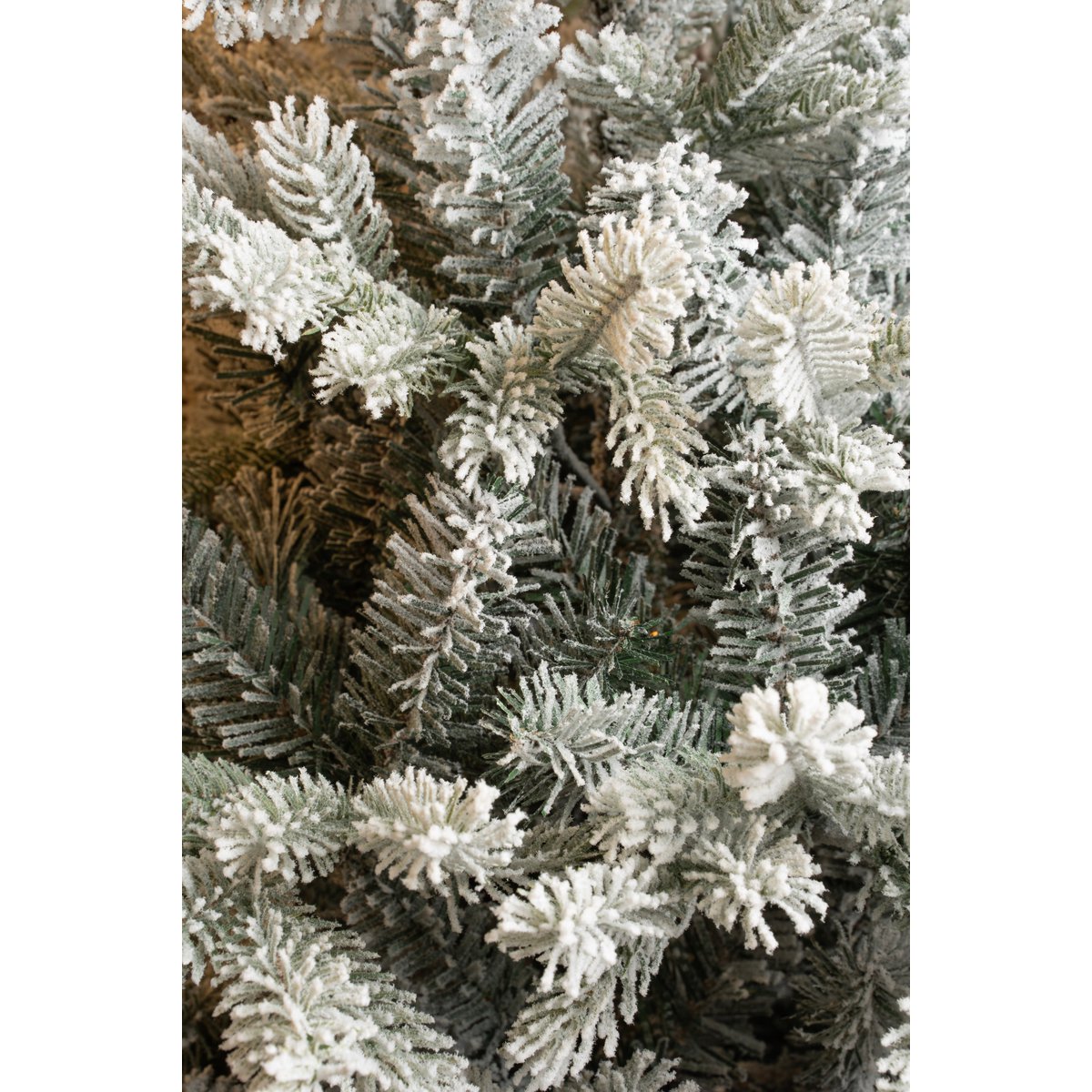 Grimshaw Künstlicher Weihnachtsbaum – H185 x Ø132 cm – Grün gefrostet