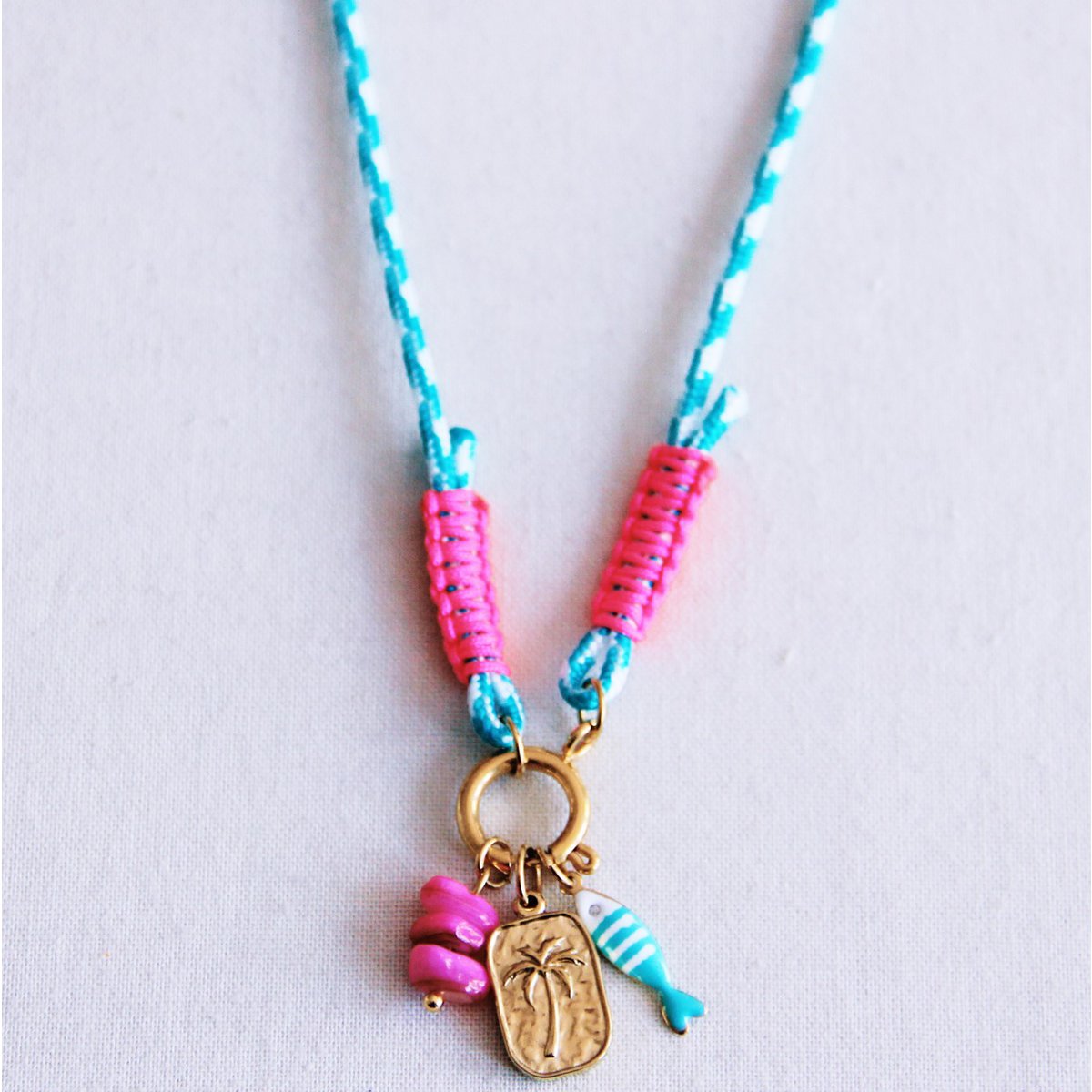 Surf - Halskette mit Charms - Türkis/Rosa Edelstahl und Satin Damen Mode Accessoire Schmuck