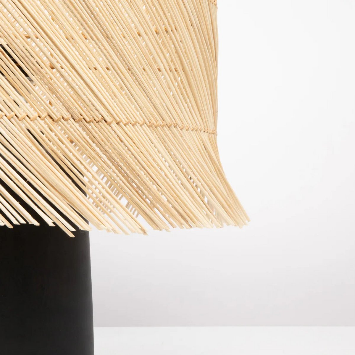 Die Rattan Tischlampe - Black Natural