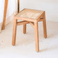 Holzhocker – Massiver rechteckiger Hocker – Handgefertigter quadratischer Hocker aus Regenbaumholz mit geflochtener Rattan-Sitzfläche SUBANG
