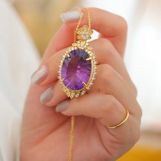 Halskette mit großem Amethyst-Anhänger im königlichen Stil