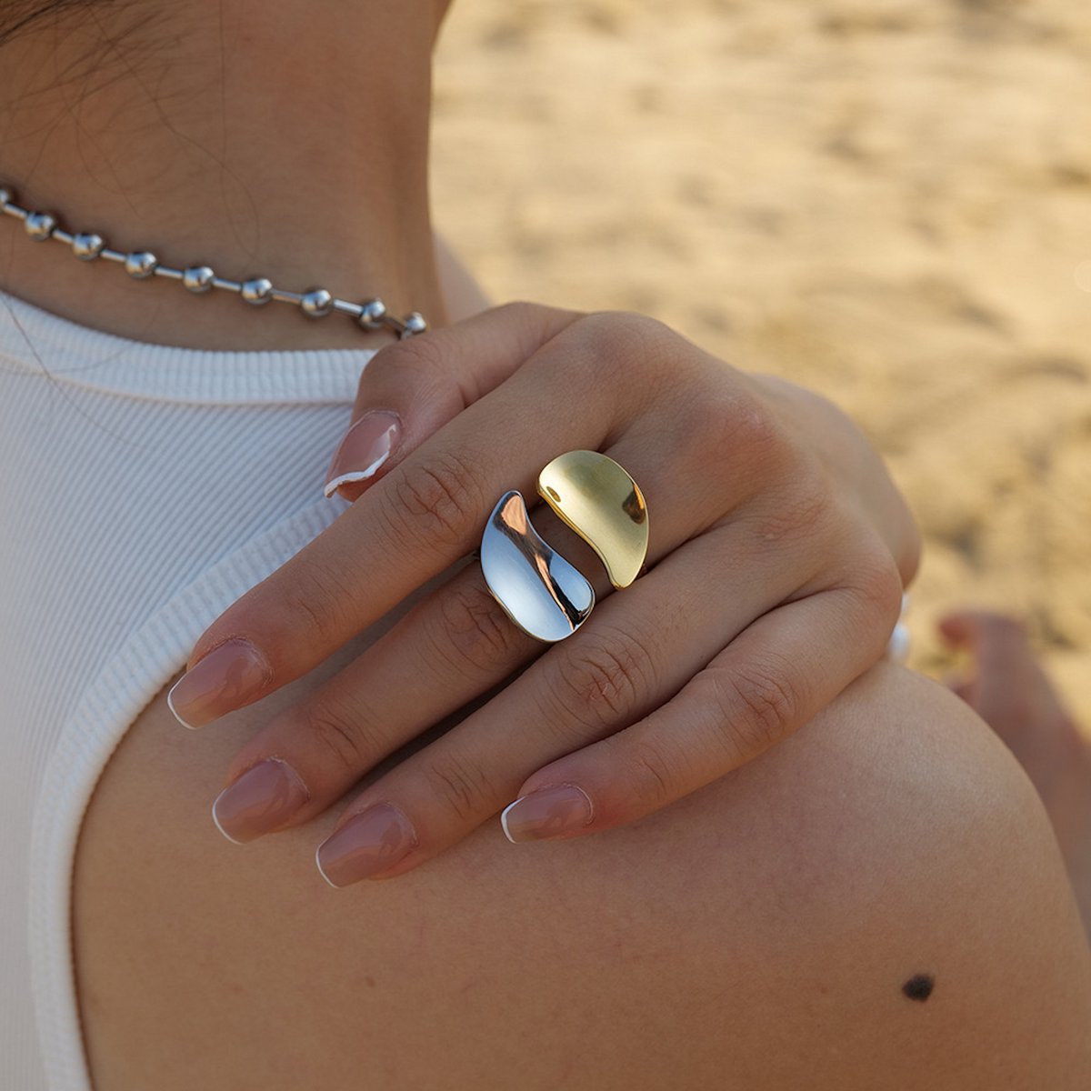 Schicker, minimalistischer Ring mit Wellenoberfläche – Größe 8