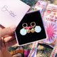 Ohrringe mit Muscheln und Chip -Edelsteinen - hellblau/fuchsia