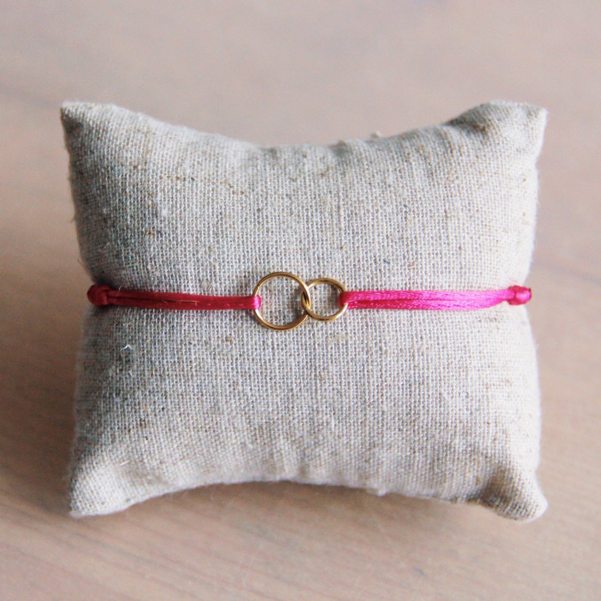 Infinity-Satinarmband – leuchtendes Rosa