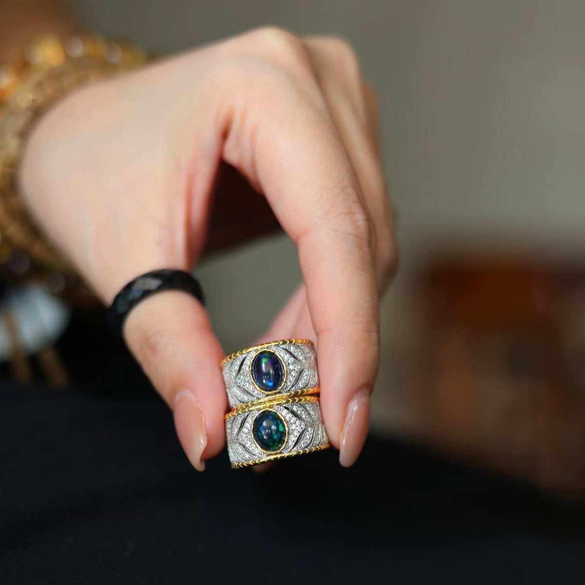 Vintage Ring mit schwarzem Opal im östlichen Royal-Stil – verstellbar