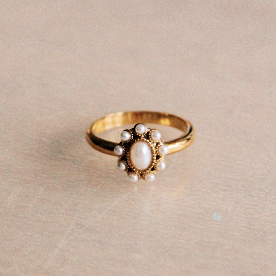 R613: Vintage-Ring aus Edelstahl mit Perlensteinen - Gold