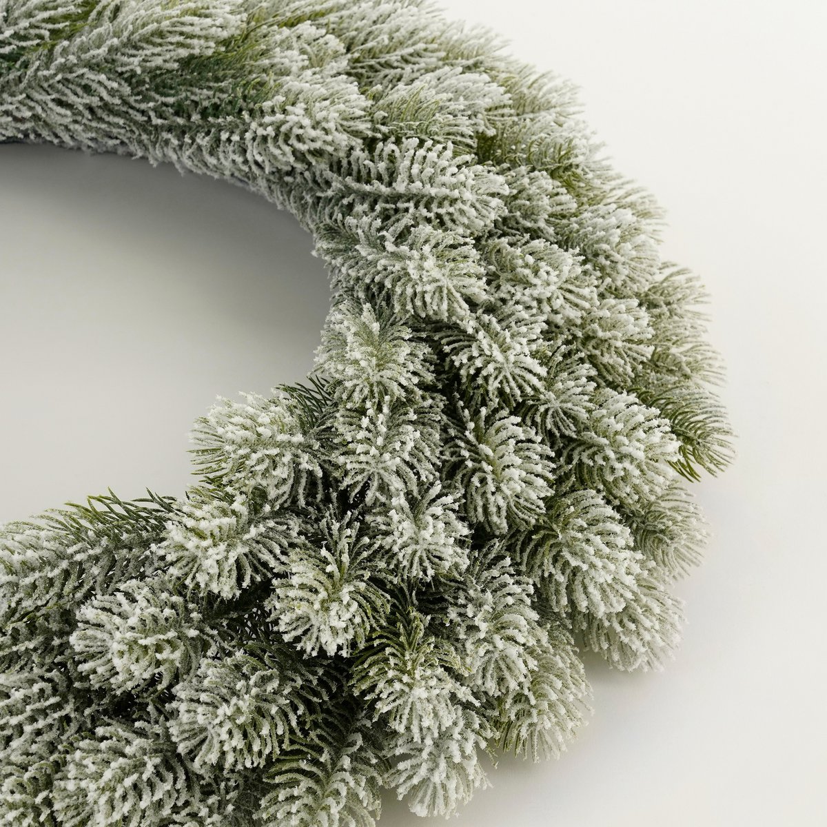 Nigata Weihnachtskranz – Ø60 cm – Grün gefrostet