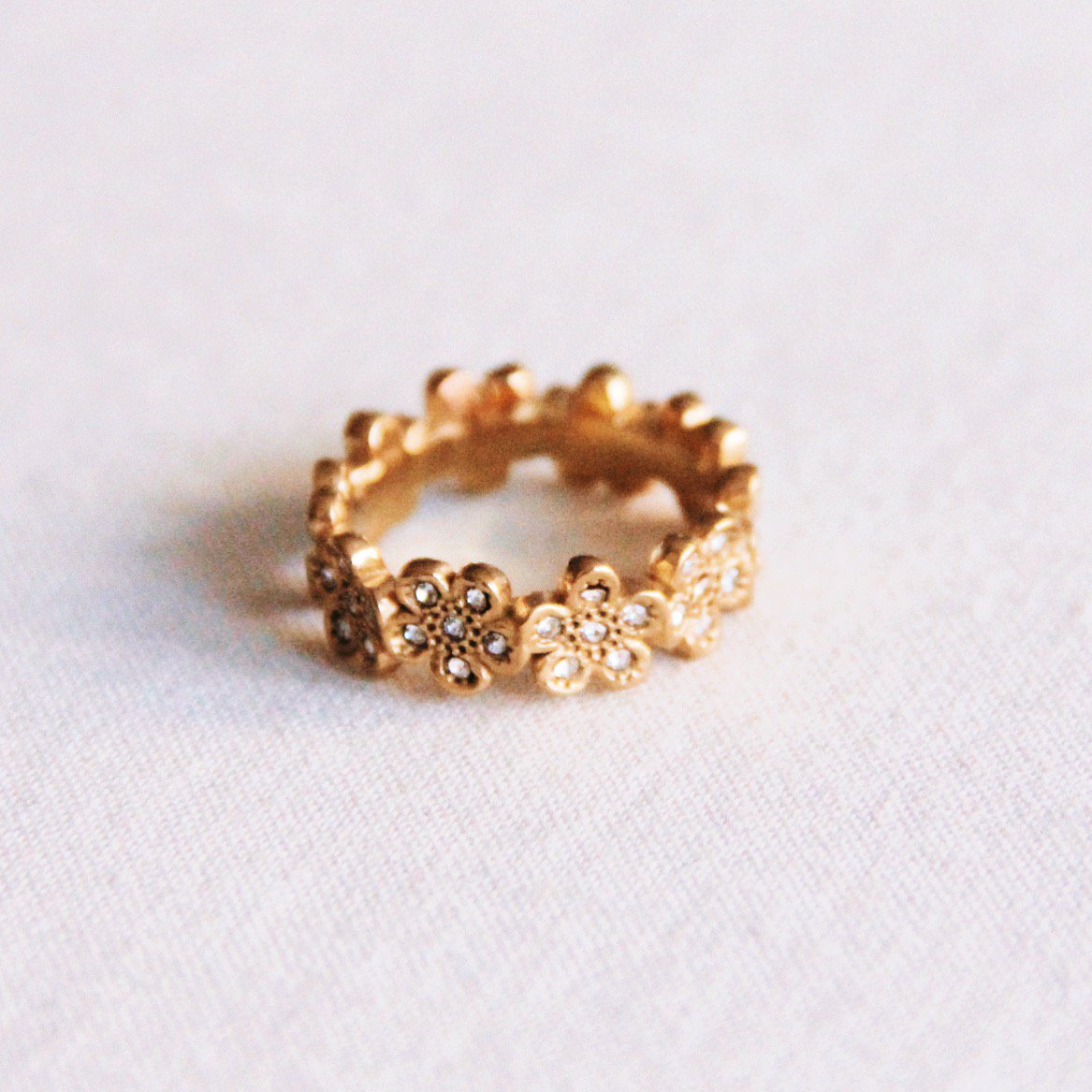 Blütenring mit Zirkoniasteinen  Ring mit Zirkonia Damen Mode Accessoire Schmuck Edelstahl