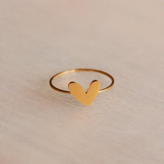 Minimalistischer Ring aus Edelstahl mit Herz – Gold