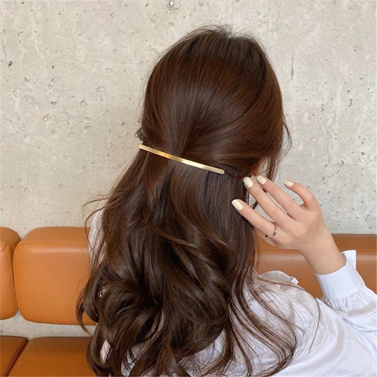 Einreihige, minimalistische Haarspange aus Metall in Gold und Silber