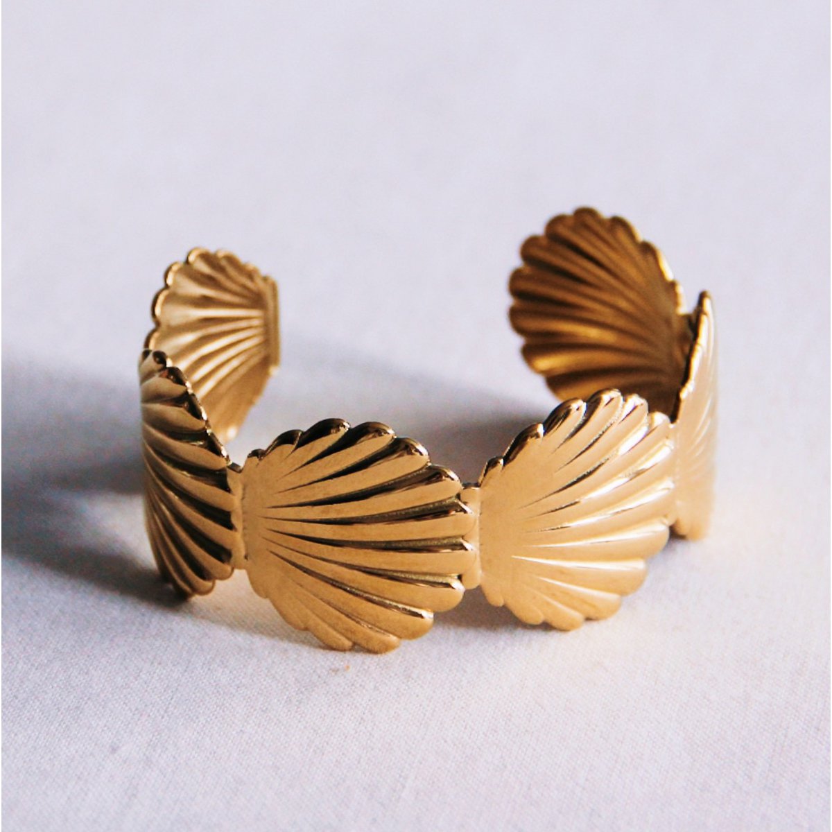 Armreifen "Muscheln" gold Damen Mode Accessoire Schmuck Edelstahl