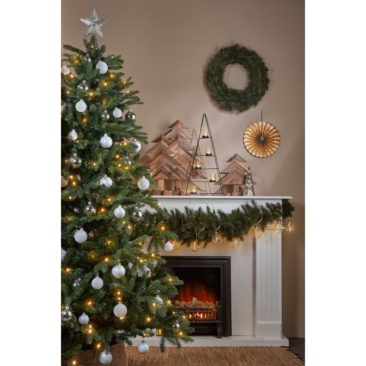 Brampton Künstlicher Weihnachtsbaum mit LED-Beleuchtung – H185 x Ø127 cm – Grün