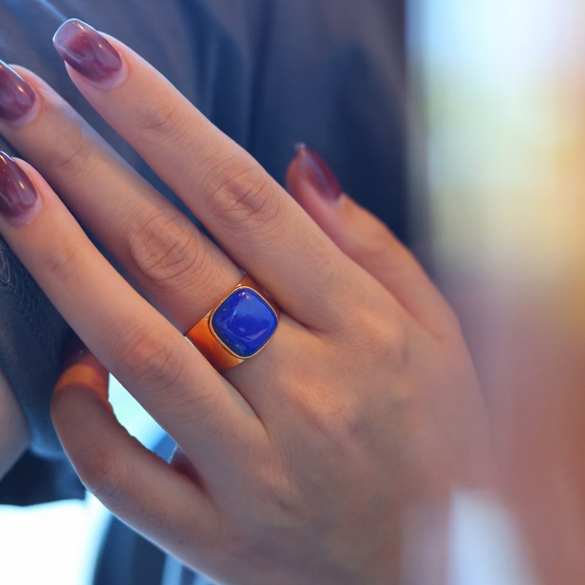 Ring mit quadratischem Edelstein im auffälligen Look – echter Lapislazuli – verstellbar