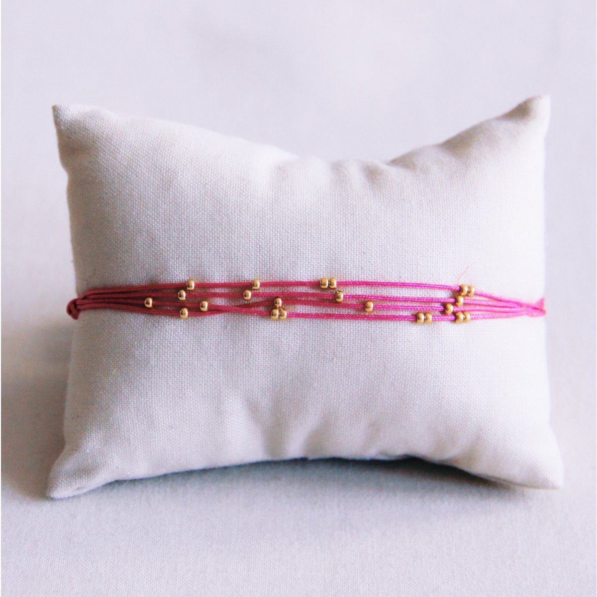 Vierfach -Satinarmband mit Perlen - Fuchsia Damen Mode Accessoire Schmuck Edelstahl