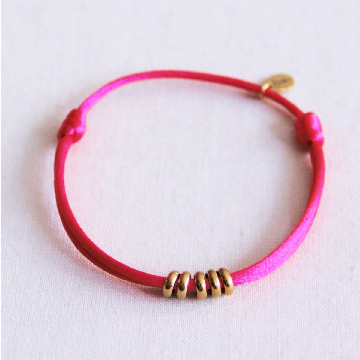 Satinarmband mit Ringen - Fuchsia/Gold Damen Mode Accessoire Schmuck Edelstahl