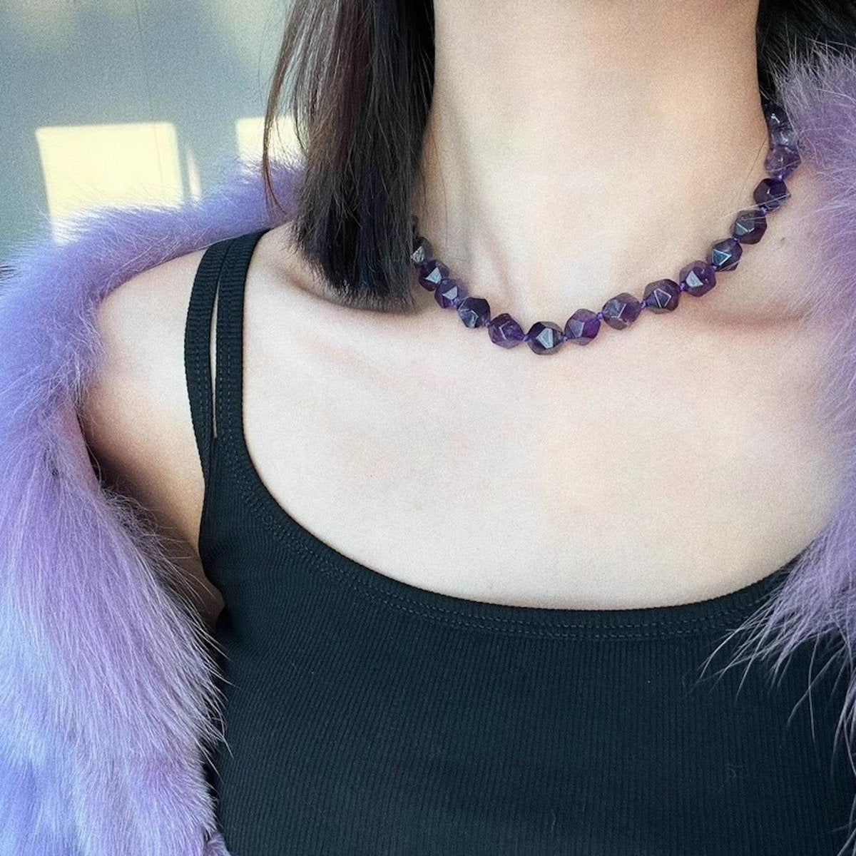 Klobiger Halsband mit facettierten Perlen in Lila-Amethyst