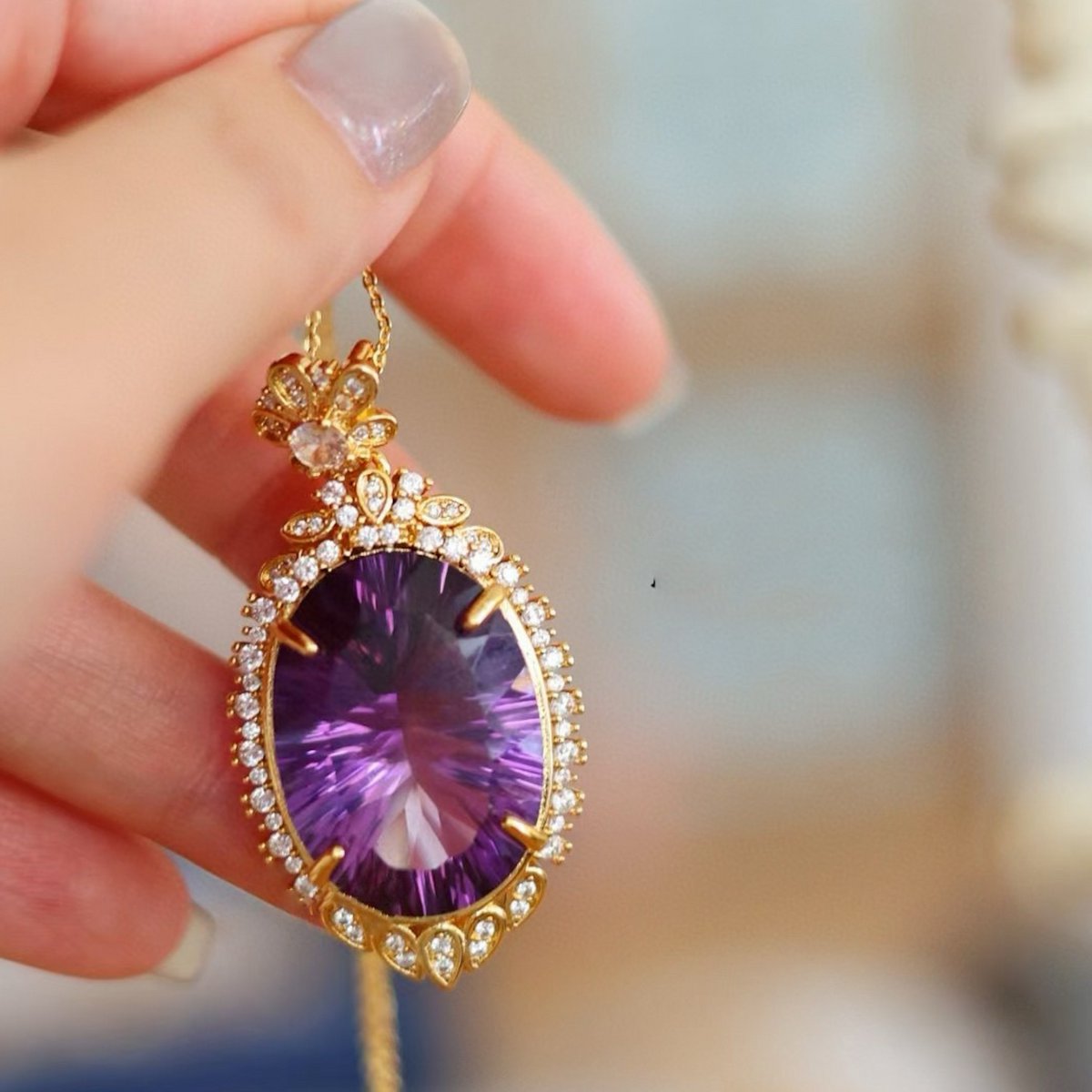 Halskette mit großem Amethyst-Anhänger im königlichen Stil