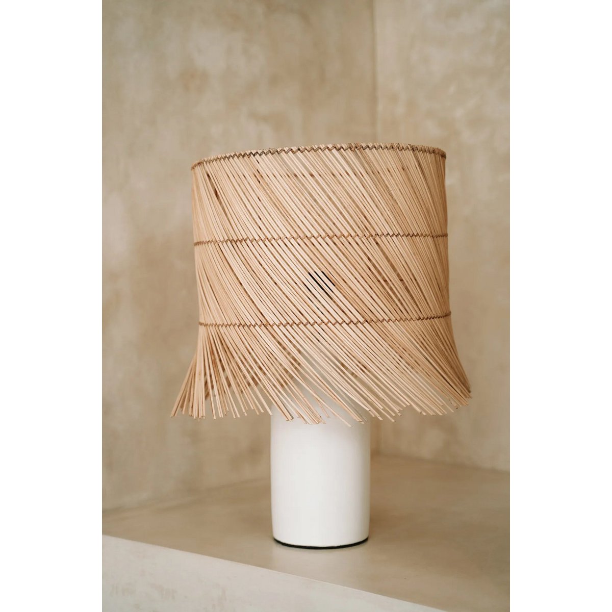 Die Rattan Tischlampe - White Natural