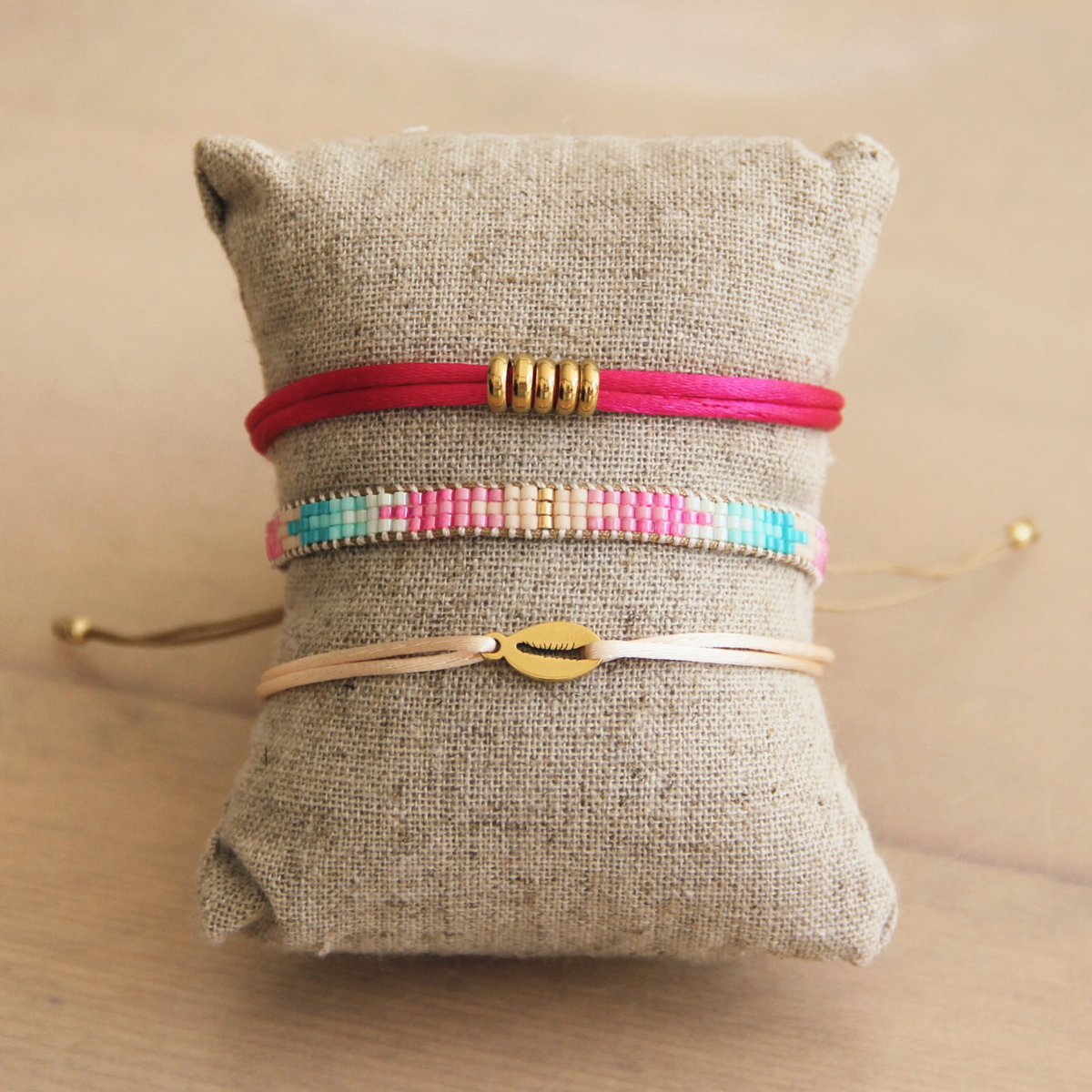 LC165 - Satinarmband mit Ringen - Fuchsia/ Gold