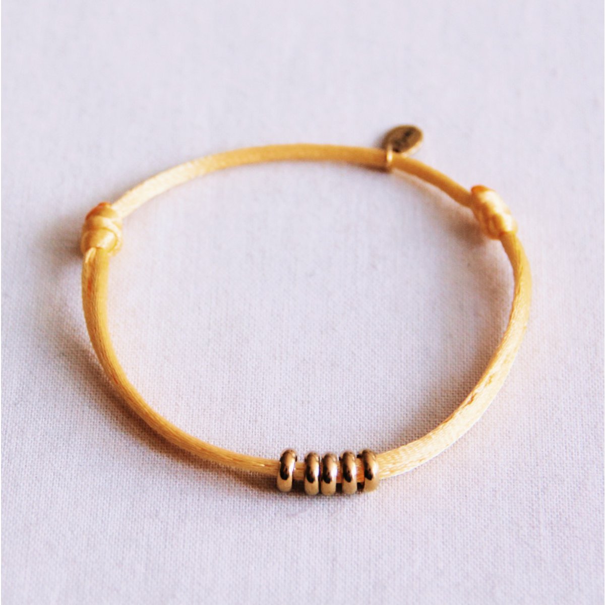 Satinarmband mit Ringen – Gelb/Gold Damen Mode Accessoire Schmuck Edelstahl